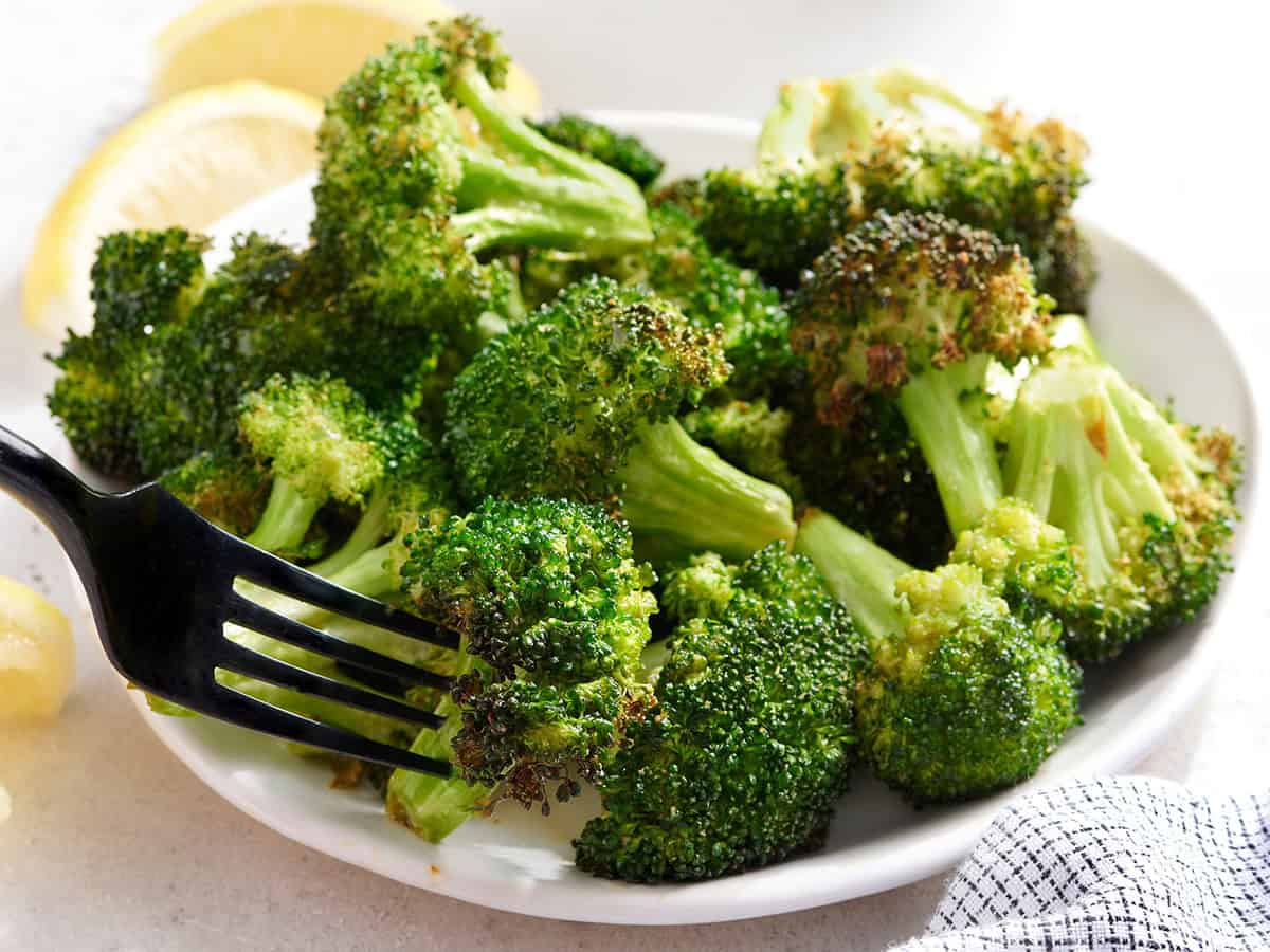 5-MIN FUEL: Crispy Air Fryer Broccoli on a Budget!