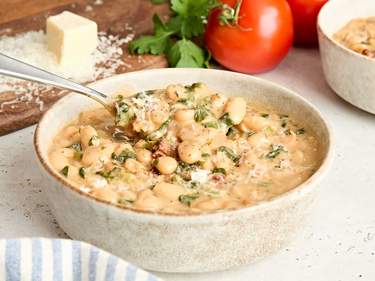 5-MIN FUEL: Love at First Bite White Bean Skillet!