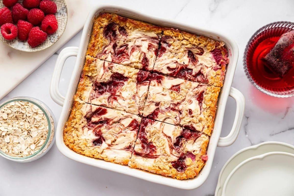 5-MIN FUEL: Raspberry Cottage Cheese Power Oatmeal!